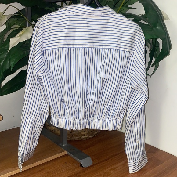 Mind code
Size L
Crop top
Button up - Picture 2 of 6